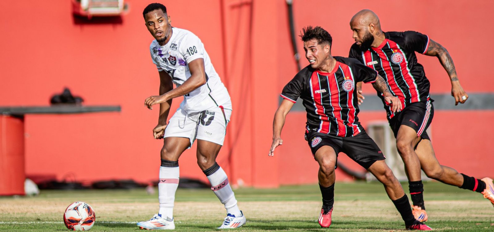 176093vitoria-e-atletico-de-alagoinhas-ficam-no-empate-na-abertura-do-baianao-3-1