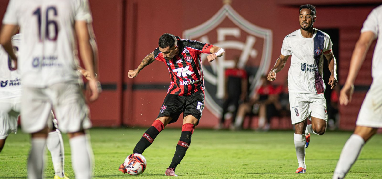 178255com-time-principal-vitoria-bate-o-bahia-de-feira-e-assume-a-vice-lideranca-do-baiano-3